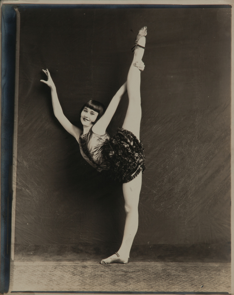 Acrobat-Dancer-Circus Performer Vera Christy Original Contact Photo, b