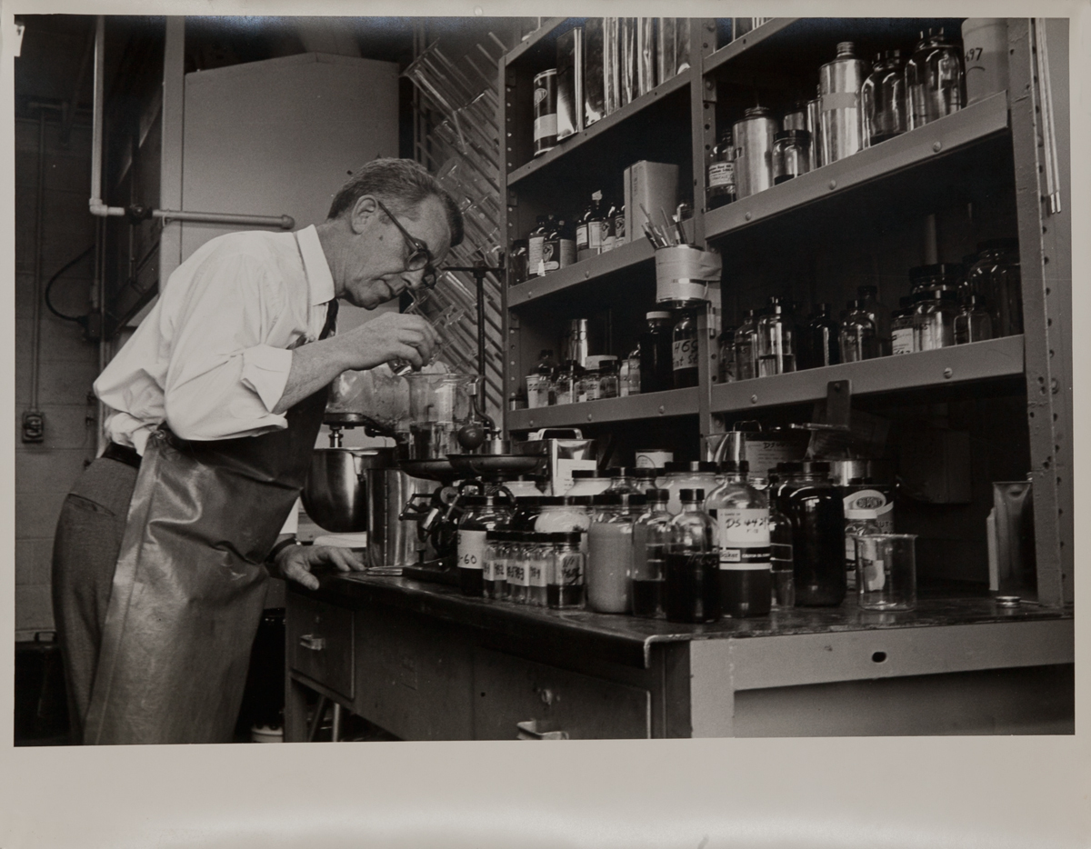 Dupont corporate communication photograph, Chemical Lab 4