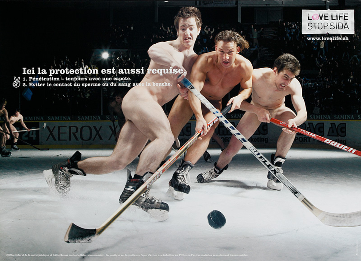 Ici la protection est aussi requise  Icce Hockey- Swiss AIDs HIV Public Health Poster