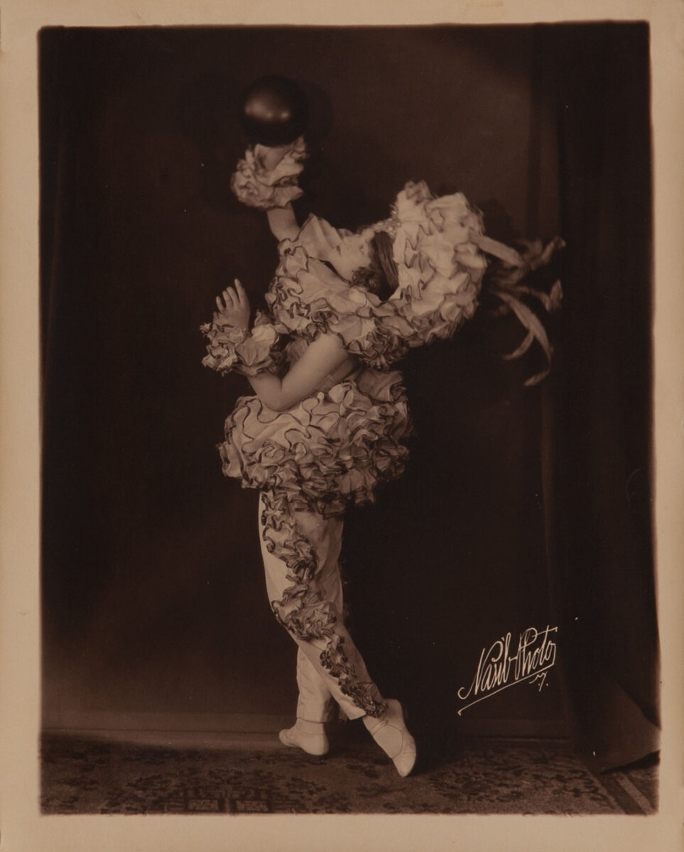 Flapper Girl Juggler(?) Balancing Act(?)  Performer Photo Frilly Costume